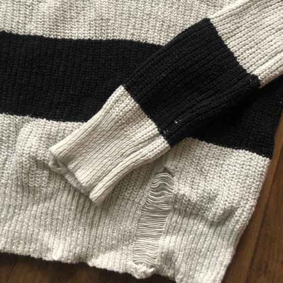 Distressed sweater from Buckle - Picture 2 of 3